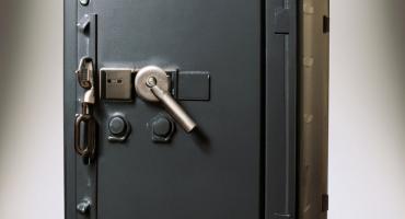 Bezpieczne Przechowywanie Broni: Wybór Odpowiedniego Sejfu